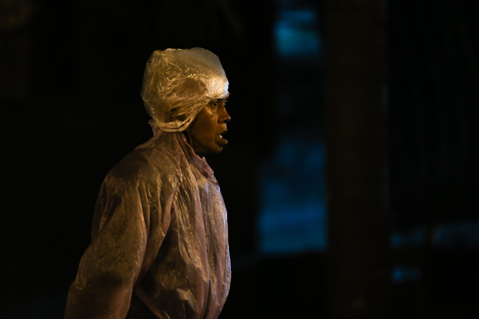 Người Sài Gòn đắp chăn ngủ ngoài đường trong giá lạnh